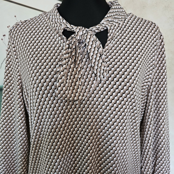 Adrianna Papell Tied Bow Front Stretchy Tan Chevron Print Top Women's Size Large - Picture 3 of 11